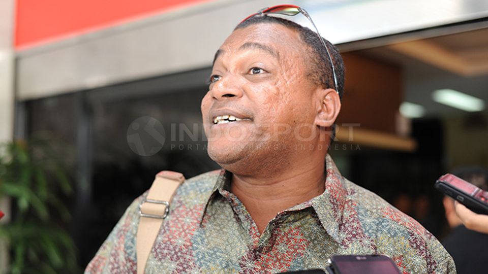 Anggota DPRD Papua, Jack Komboy saat ditemui di kantor Kementrian Pemuda dan Olahraga, Senayan, Jakarta, Kamis (28/05/15). Copyright: © Ratno Prasetyo/INDOSPORT